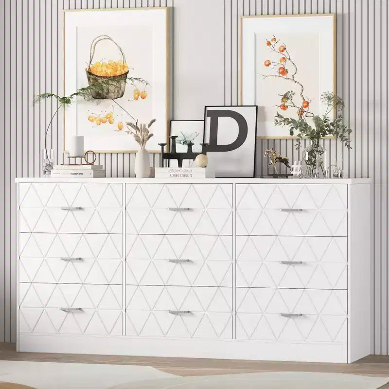 Zstar Commode triple moderne à 9 tiroirs, Meuble de rangement en bois pour chambre à coucher avec prises de courant