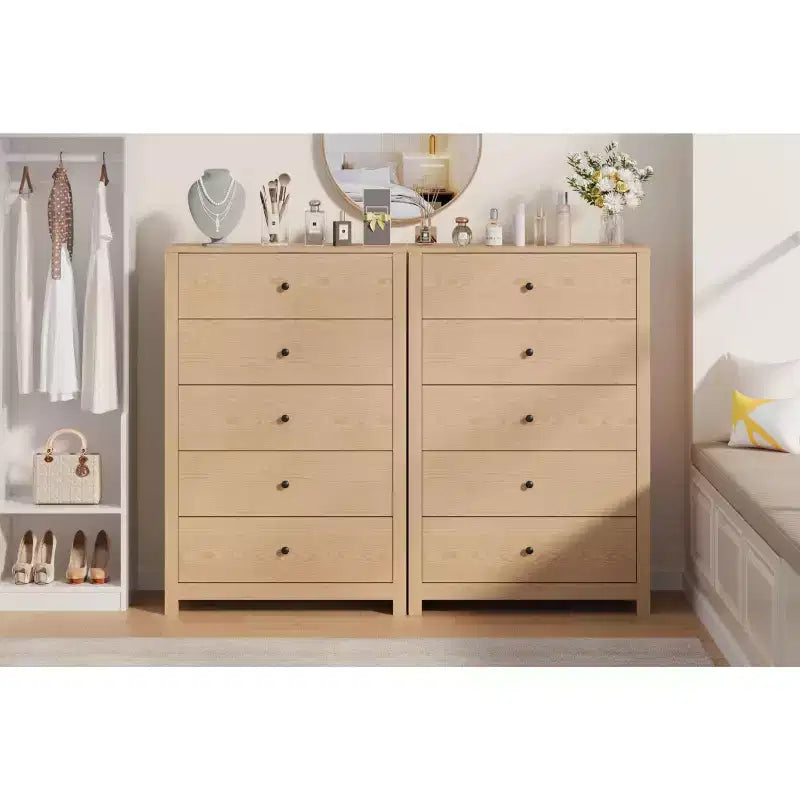 Commode moderne à 5 tiroirs avec rangement profond, coffre en bois élégant pour chambre à coucher, salon, entrée, offrant un grand espace pour une décoration intérieure organisée