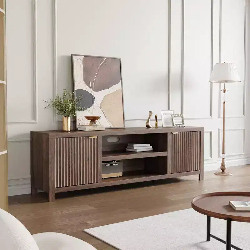Meuble TV cannelé GustoWave pour 80 pouces, meuble de divertissement moderne avec rangement, meuble console média en bois avec porte et poignée cannelées