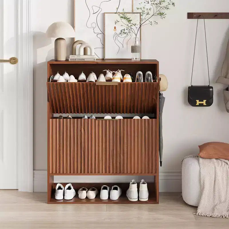 Meuble à chaussures cannelé de 80 cm avec 2 tiroirs abattants et crochets latéraux, organisateur de rangement étroit réglable pour entrée avec étagère inférieure ouverte