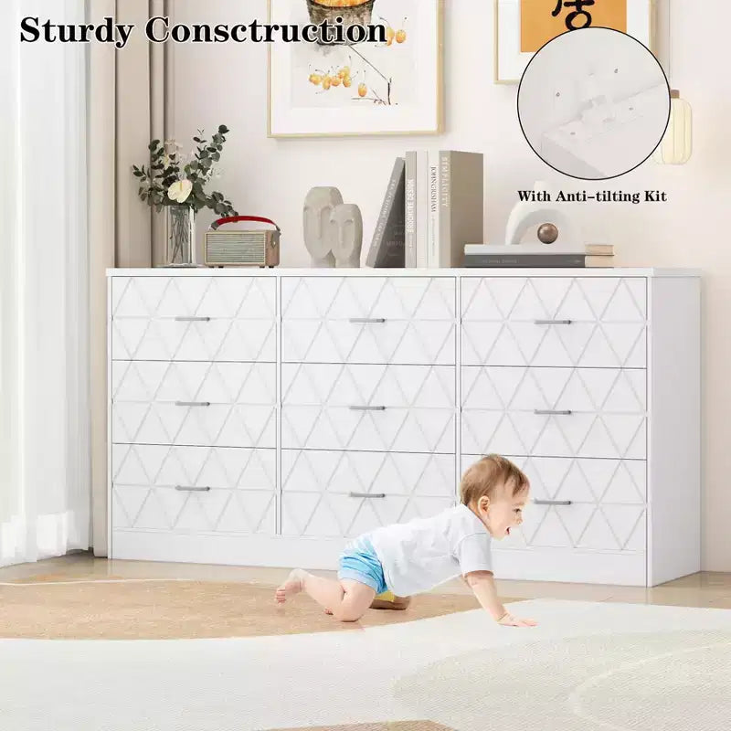 Zstar Commode triple moderne à 9 tiroirs, Meuble de rangement en bois pour chambre à coucher avec prises de courant