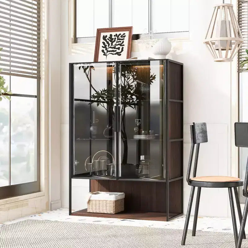 CLIHOME Vitrine haute lumineuse de 130 cm avec porte en verre trempé et cadre en métal, meuble de curiosités à LED