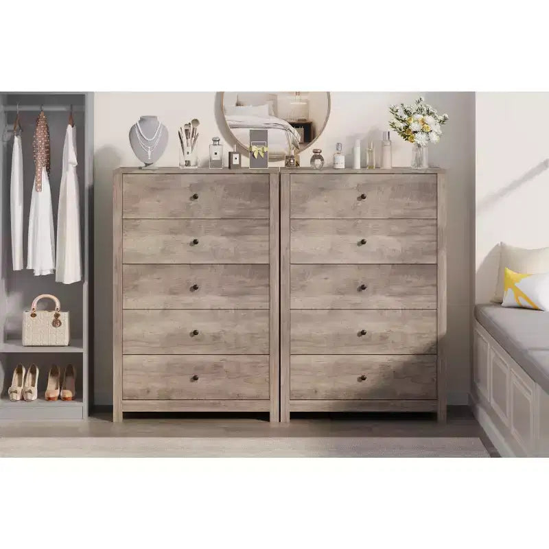 Commode moderne à 5 tiroirs avec rangement profond, coffre en bois élégant pour chambre à coucher, salon, entrée, offrant un grand espace pour une décoration intérieure organisée