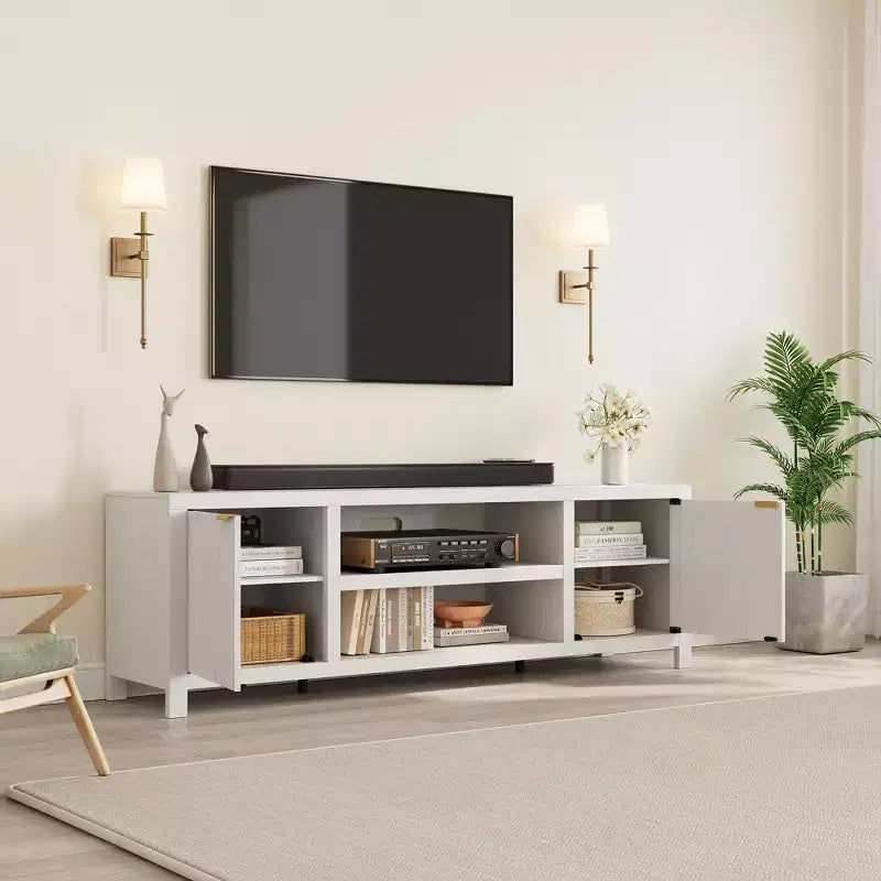 Meuble TV cannelé GustoWave pour 80 pouces, meuble de divertissement moderne avec rangement, meuble console média en bois avec porte et poignée cannelées