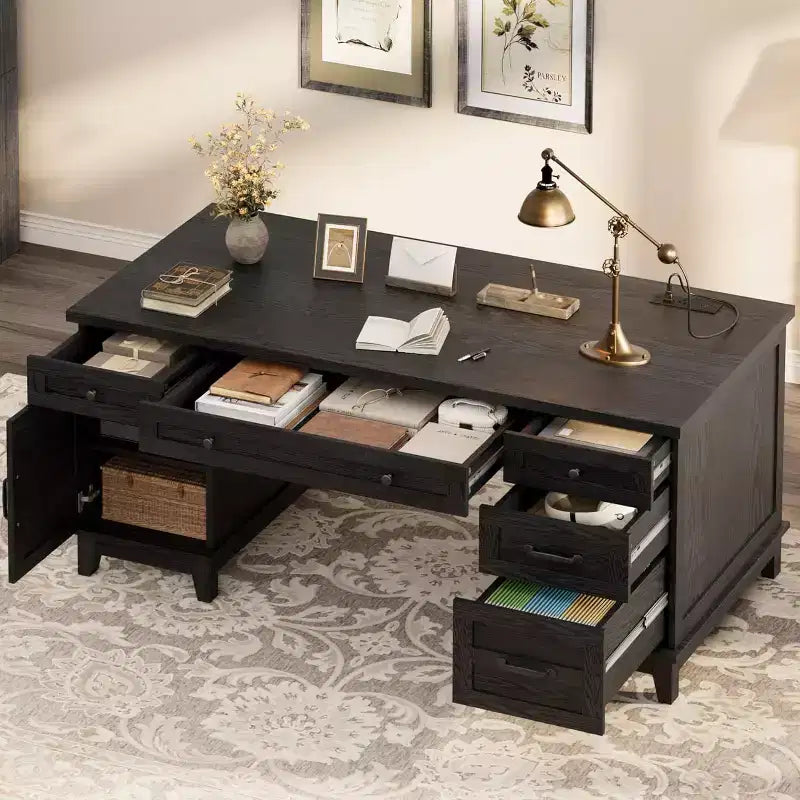 Bureau de direction de 152 cm avec tiroirs, bureau d'ordinateur avec station de charge, bureau d'écriture en bois pour étude, table de conférence pour salon