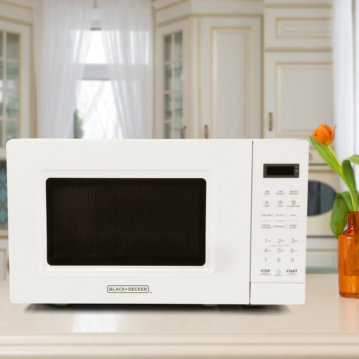 Four à micro-ondes numérique à LED de 0,7 pi³ et 700 W, blanc, avec sécurité enfant