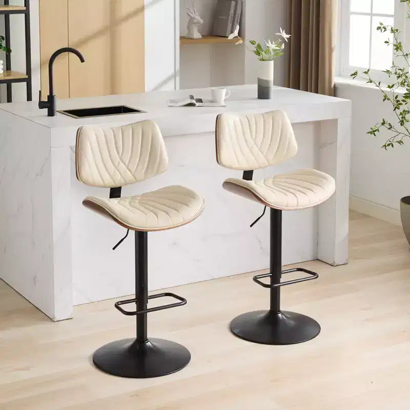 Tabouret de bar pivotant et réglable en hauteur GDFStudio Agnes en similicuir et bois courbé
