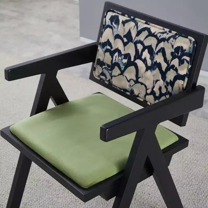 Lot de 2 chaises de salle à manger Okak en bois massif, chaises de salle à manger avec dossier en rotin et accoudoirs, chaises d'appoint de cuisine simples pour table de salon