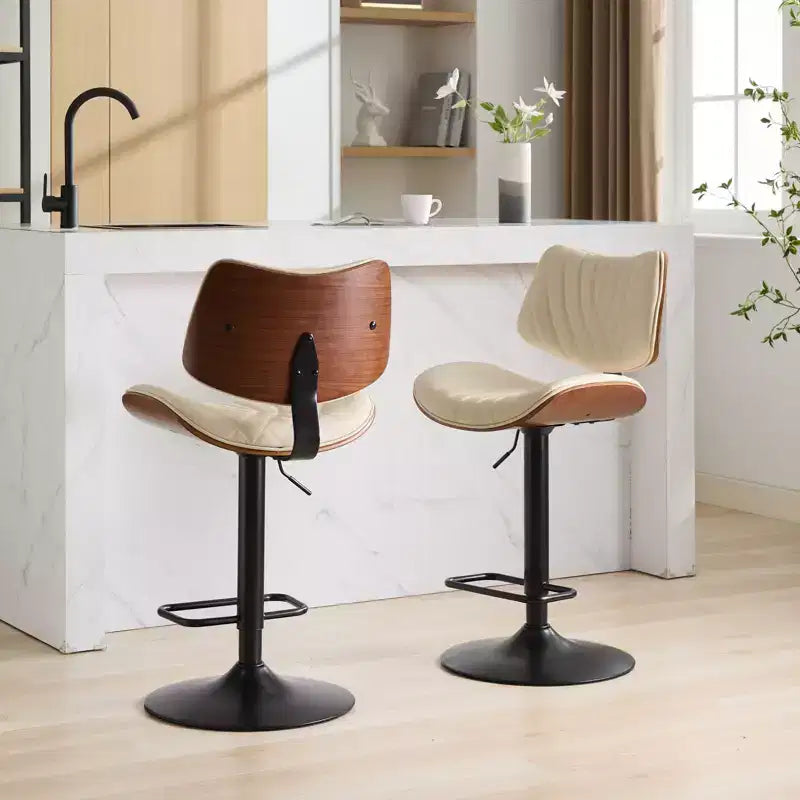 Tabouret de bar pivotant et réglable en hauteur GDFStudio Agnes en similicuir et bois courbé