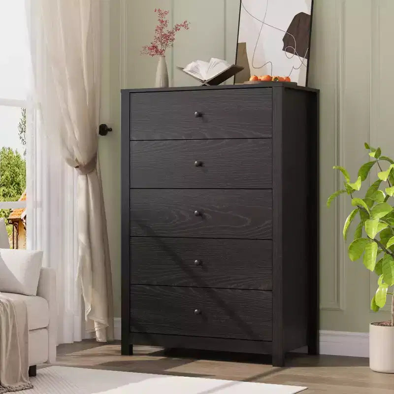 Commode moderne à 5 tiroirs avec rangement profond, coffre en bois élégant pour chambre à coucher, salon, entrée, offrant un grand espace pour une décoration intérieure organisée