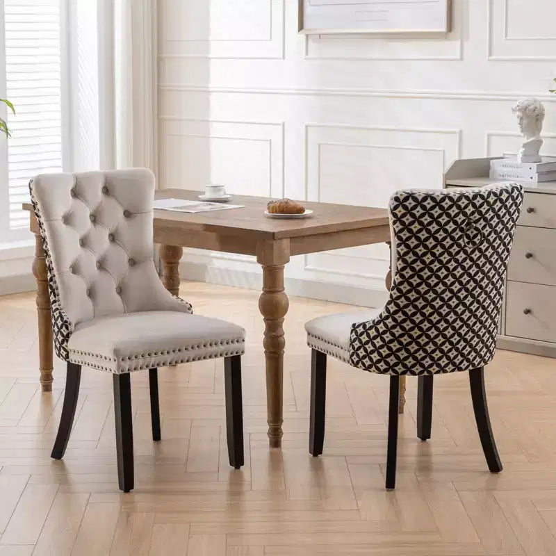 Lot de 2 chaises de salle à manger en velours noir classique, chaises de salle à manger contemporaines en bois massif capitonnées en velours avec pieds en bois cloutés