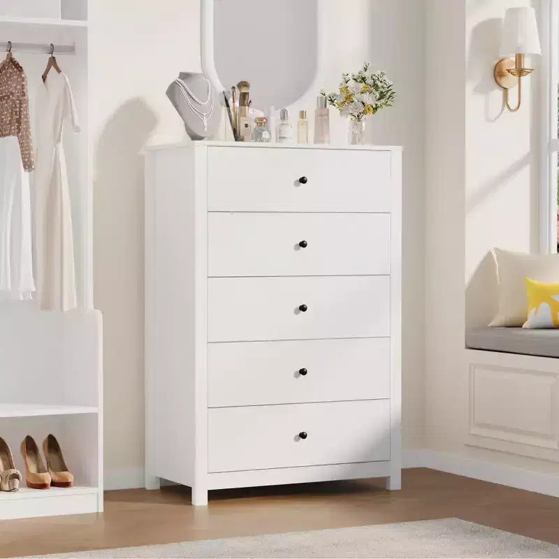 Commode moderne à 5 tiroirs avec rangement profond, coffre en bois élégant pour chambre à coucher, salon, entrée, offrant un grand espace pour une décoration intérieure organisée