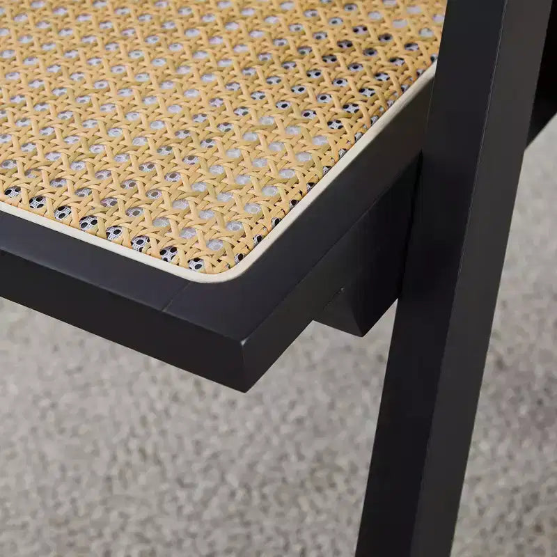Lot de 2 chaises de salle à manger Okak en bois massif, chaises de salle à manger avec dossier en rotin et accoudoirs, chaises d'appoint de cuisine simples pour table de salon