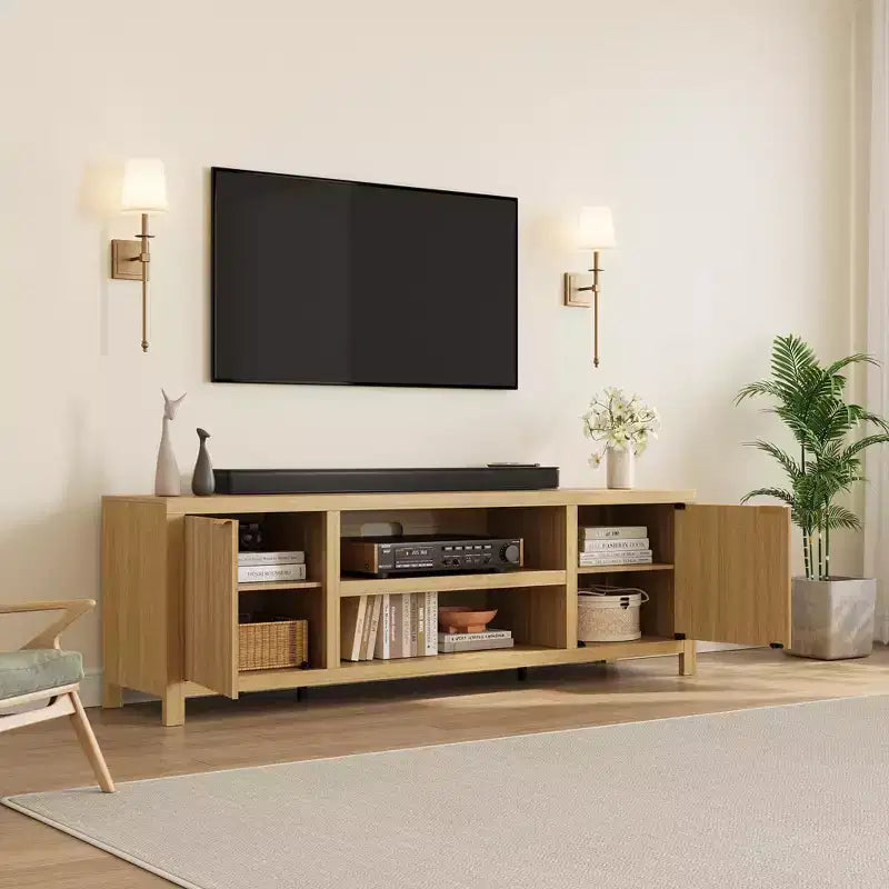 Meuble TV cannelé GustoWave pour 80 pouces, meuble de divertissement moderne avec rangement, meuble console média en bois avec porte et poignée cannelées
