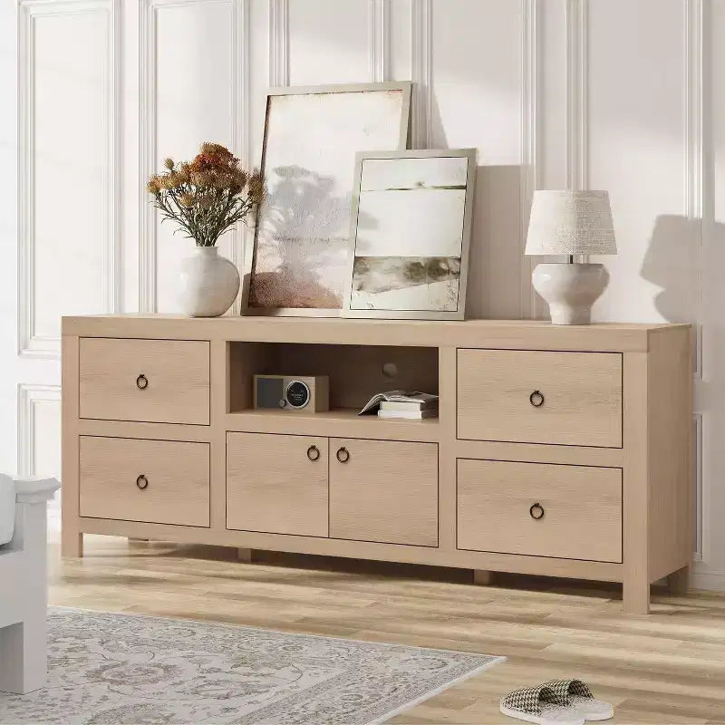 Meuble TV blanc de style ferme pour téléviseurs 75-80 pouces - Console média longue de 70 pouces avec 6 tiroirs et étagère pour barre de son pour salons, chambres à coucher
