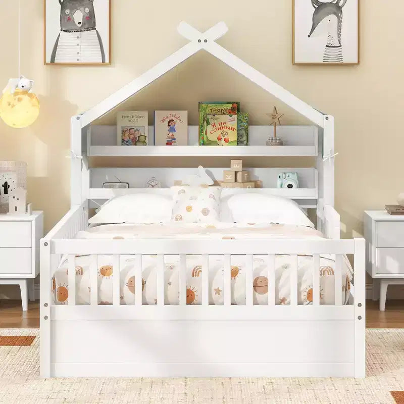 Lit cabane en bois ModernLuxe (taille lit simple/double) avec tête de lit de rangement, cadre de lit pour enfants en pin massif avec barrières de sécurité