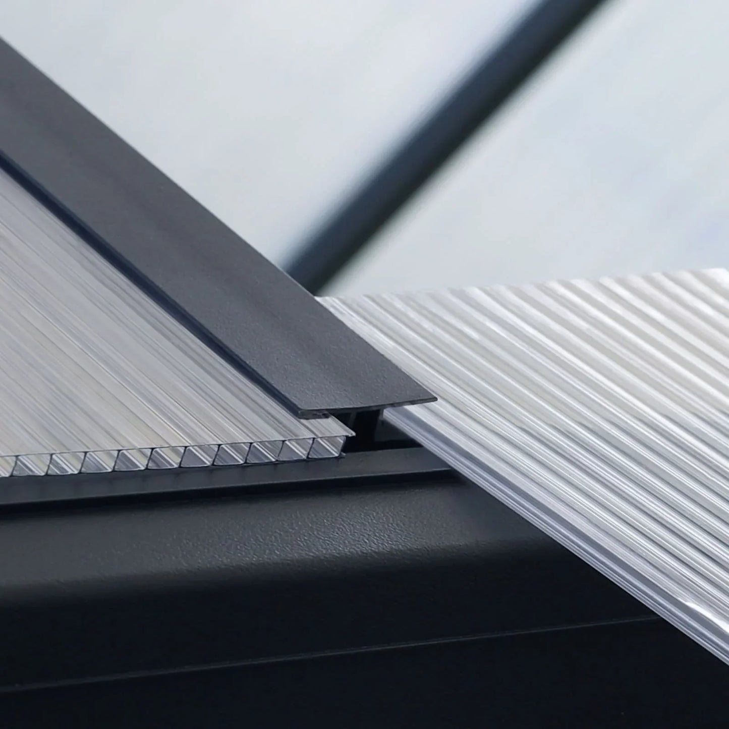 Serre de jardin aluminium VEIKOUS avec évent de toit réglable et porte verrouillable Grise