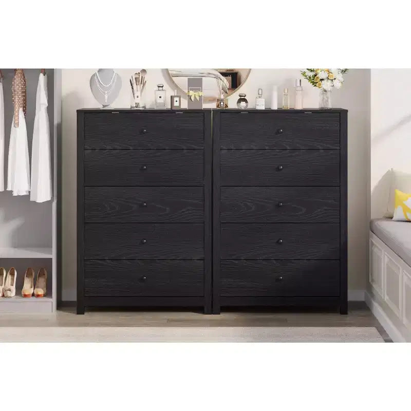 Commode moderne à 5 tiroirs avec rangement profond, coffre en bois élégant pour chambre à coucher, salon, entrée, offrant un grand espace pour une décoration intérieure organisée