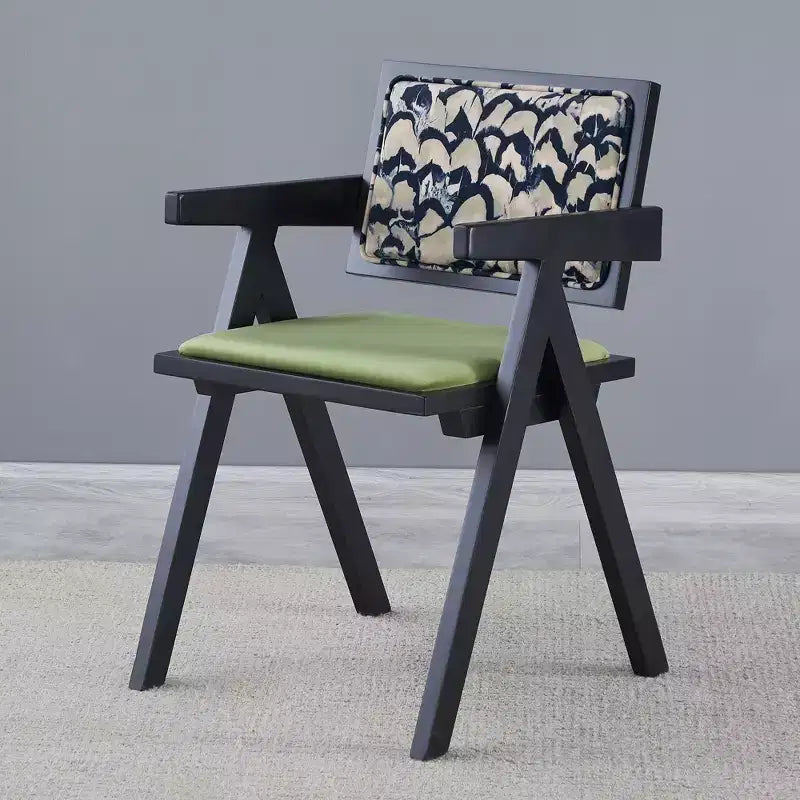 Lot de 2 chaises de salle à manger Okak en bois massif, chaises de salle à manger avec dossier en rotin et accoudoirs, chaises d'appoint de cuisine simples pour table de salon