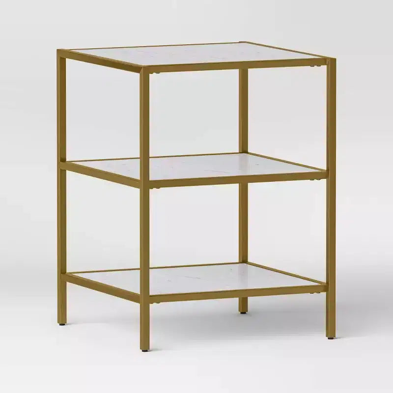 Table d'appoint en faux marbre et métal doré - Threshold™ : Cadre en laiton brossé, Présentoir carré à 3 niveaux