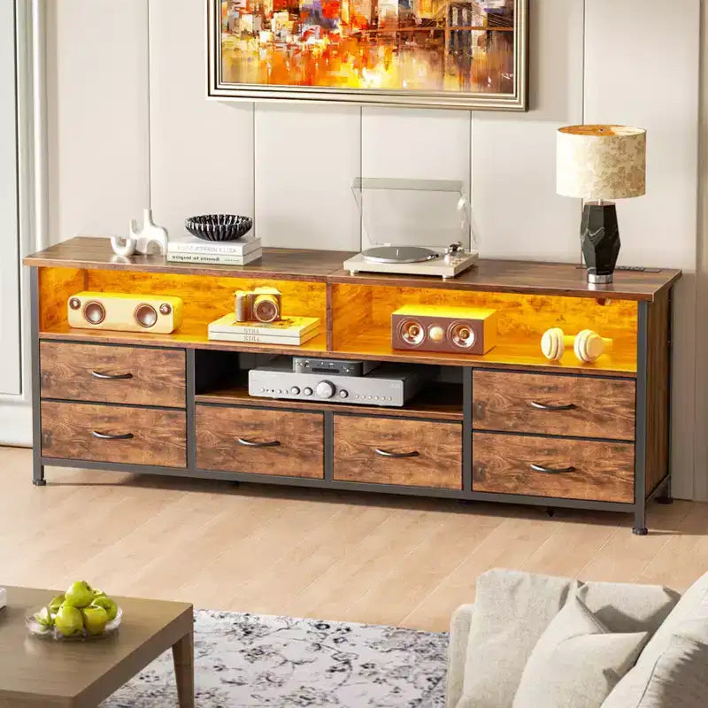 Meuble TV rustique marron de 55 pouces avec station de charge, lumières LED, 6 tiroirs en tissu, centre de divertissement pour téléviseurs jusqu'à 60 pouces, console multimédia