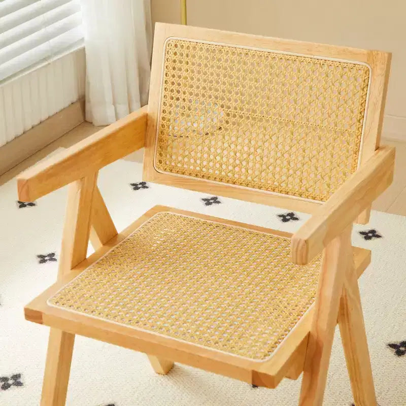 Lot de 2 chaises de salle à manger Okak en bois massif, chaises de salle à manger avec dossier en rotin et accoudoirs, chaises d'appoint de cuisine simples pour table de salon
